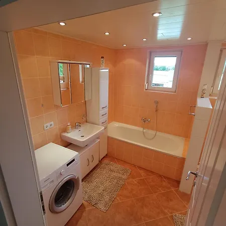 Grosse Im Rosental Ideal Fuer 4 Bis 6 Personen Mit Balkon Und Garten * Maria Elend