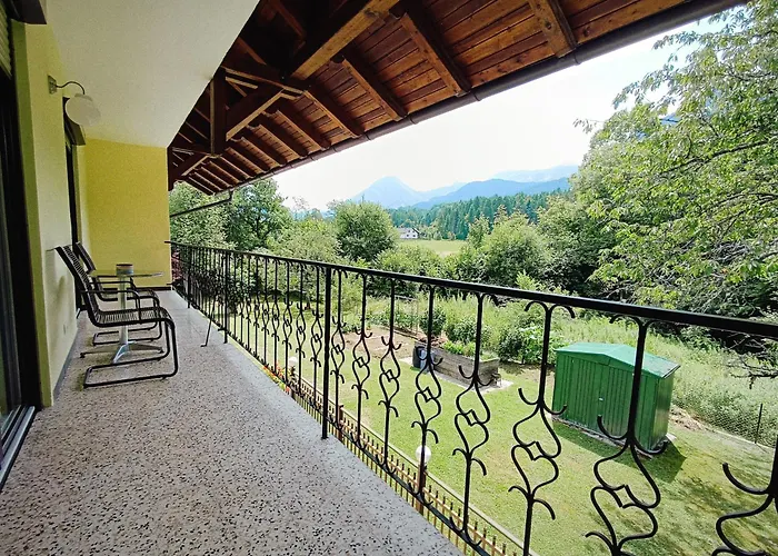 Grosse Im Rosental Ideal Fuer 4 Bis 6 Personen Mit Balkon Und Garten Apartman Maria Elend